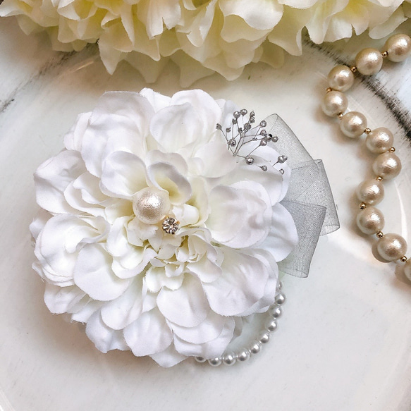 再販！ 新作2025 ホワイトダリアのコサージュ シンプル 結婚式 入学式