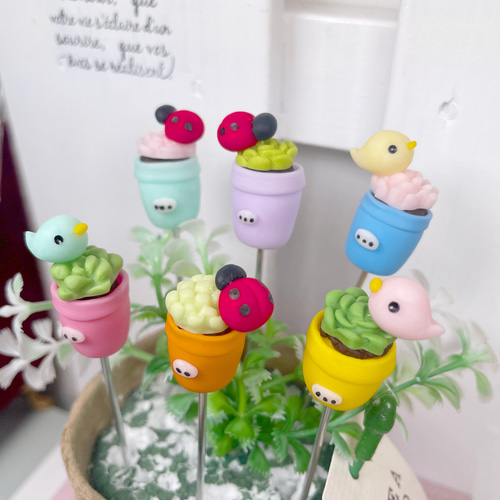 ガーデンピック ハンドメイド 多肉鉢にとまった小鳥さんとてんとう虫