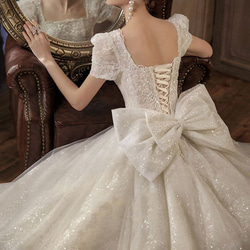 輝きな光彩を放つ  高級ウェディングドレスオーダーメイド 手縫いスパンコール・真珠  パフスリーブ リボン ロングトレー 2枚目の画像