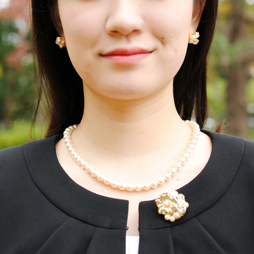田崎真珠三連真珠ネックレス 花型留め具付き