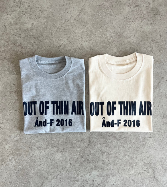 シンプルで合わせやすい♪大人のロゴTシャツ「out of thin air」 1枚目の画像
