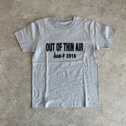 シンプルで合わせやすい♪大人のロゴTシャツ「out of thin air」 5枚目の画像