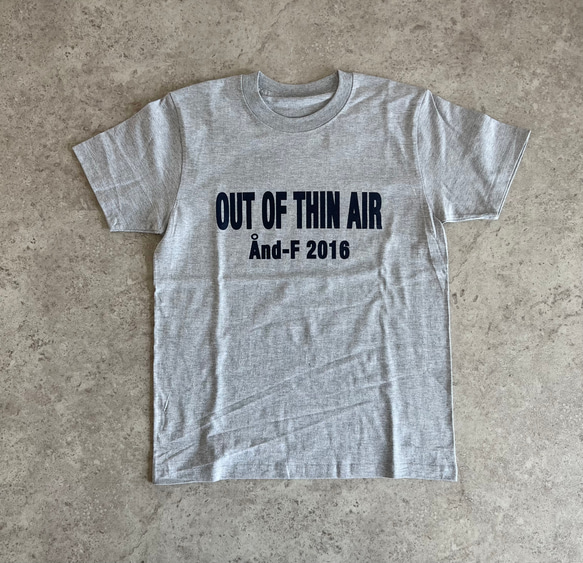 人気色♪シンプルで合わせやすい♪大人のロゴTシャツ「out of thin air」 5枚目の画像