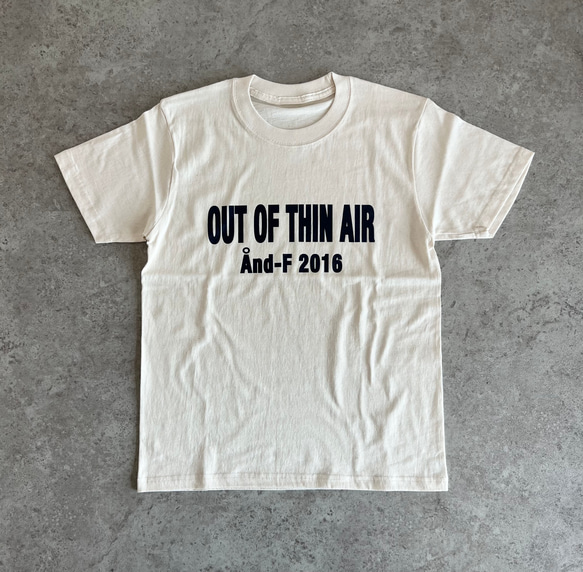 人気色♪シンプルで合わせやすい♪大人のロゴTシャツ「out of thin air」 6枚目の画像