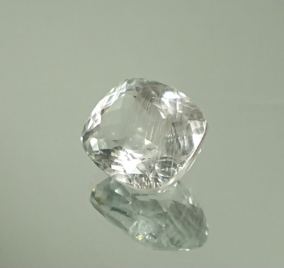 ルチルイントパーズ レインボー  11.3ct　⭐1904  天然石　ルース 3枚目の画像