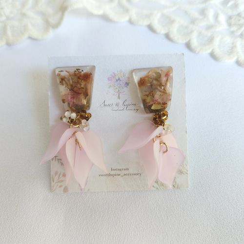 ピンクフラワーレジン×スパンコール♡花びら ピアス イヤリング ピンクフラワーレジン×スパンコール♡花びら ピアス イヤリング