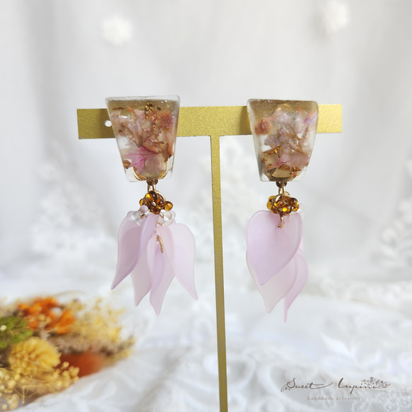 ピンクフラワーレジン×スパンコール♡花びら ピアス イヤリング ピンクフラワーレジン×スパンコール♡花びら ピアス イヤリング 受注