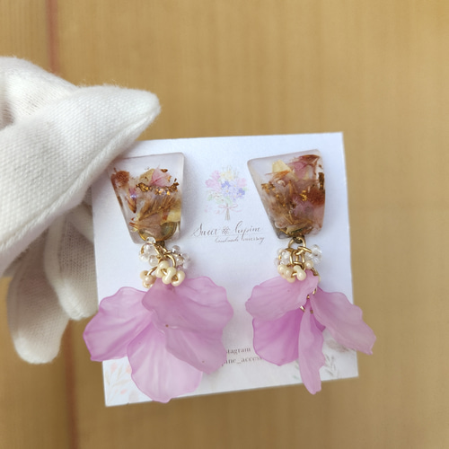 ピンクフラワーレジン×スパンコール♡花びら ピアス イヤリング ピンクフラワーレジン×スパンコール♡花びら ピアス イヤリング