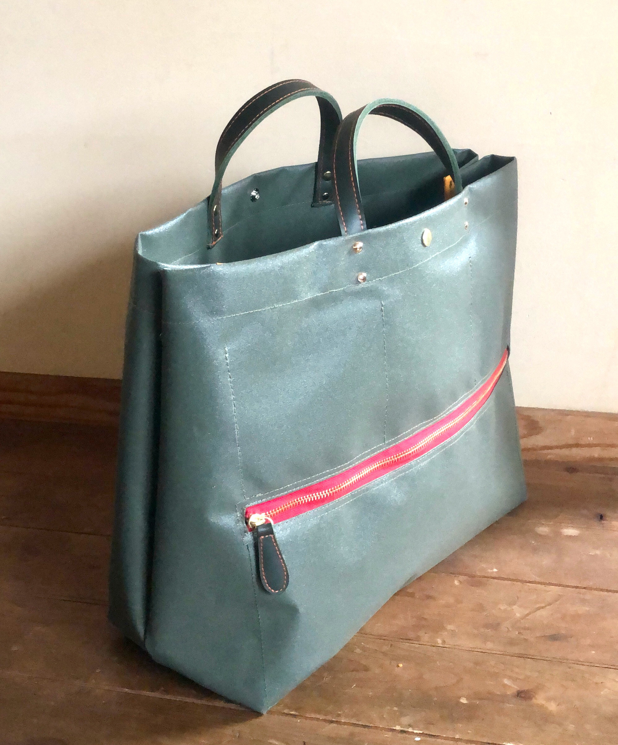 軽量、丈夫で大きな防水トートバッグ 9,216円