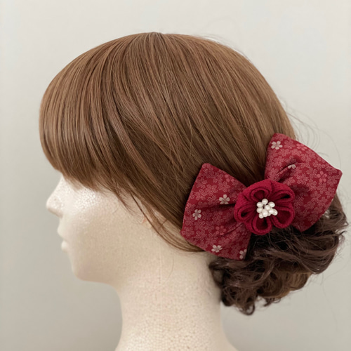 つまみ細工の髪飾り【小さめ深紅リボンとボルドーのつまみ細工】成人式