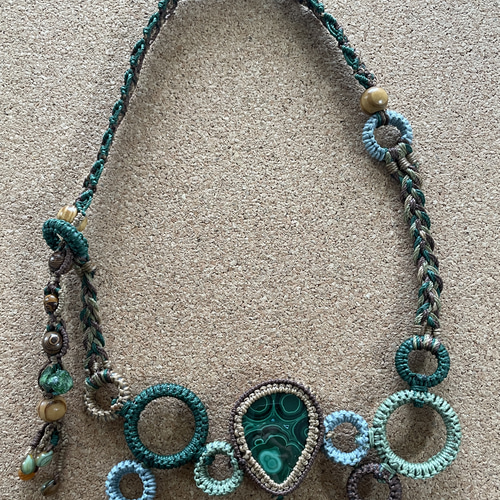 中古　ハンドメイド 青緑 ネックレス　アンティーク　ビーズ　孔雀石　変色有 中古 ハンドメイド 青緑 ネックレス アンティーク ビーズ 孔雀石 変色