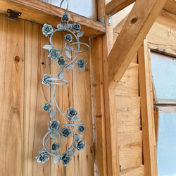 手作りのカップホルダー ① ミニバラの鉄細工 フラワーポット  ガーデンオーナメント 2枚目の画像