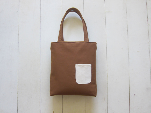 A4 Tote (Medium) -Outer (Chestnut + Creamy-White) 1枚目の画像