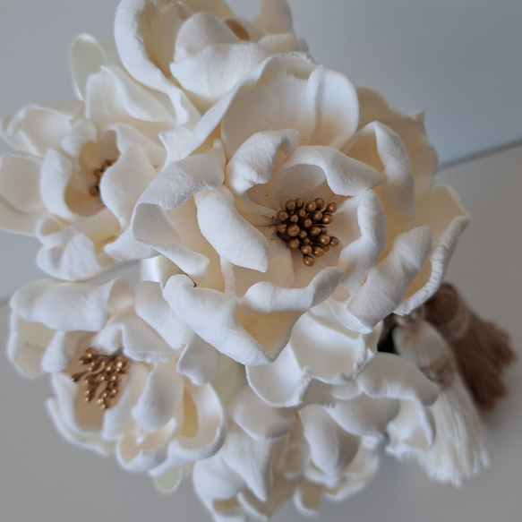 2寸サイズ 白い花のペーパークレイ + 黒の壺 インテリア骨壺　手元供養用　メモリアルボトル 4枚目の画像