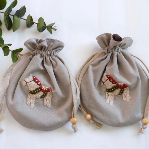 アンティーク スウェーデン クマの形状の木製小物入れ