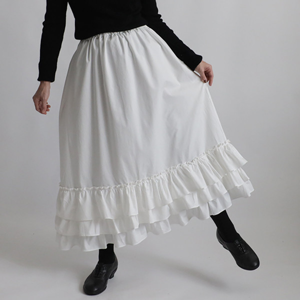 カネコイサオ　裾フリル付きロングスカート KANEKO ISAO 新品 タグ付き 39000円 カネコイサオ たくし上げ