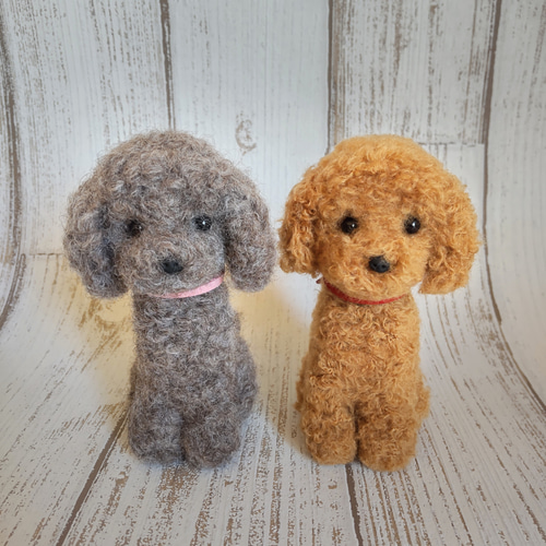 羊毛フェルト　トイプードル　レッド 羊毛フェルト お洒落でしょう レッドカラーのトイプードル