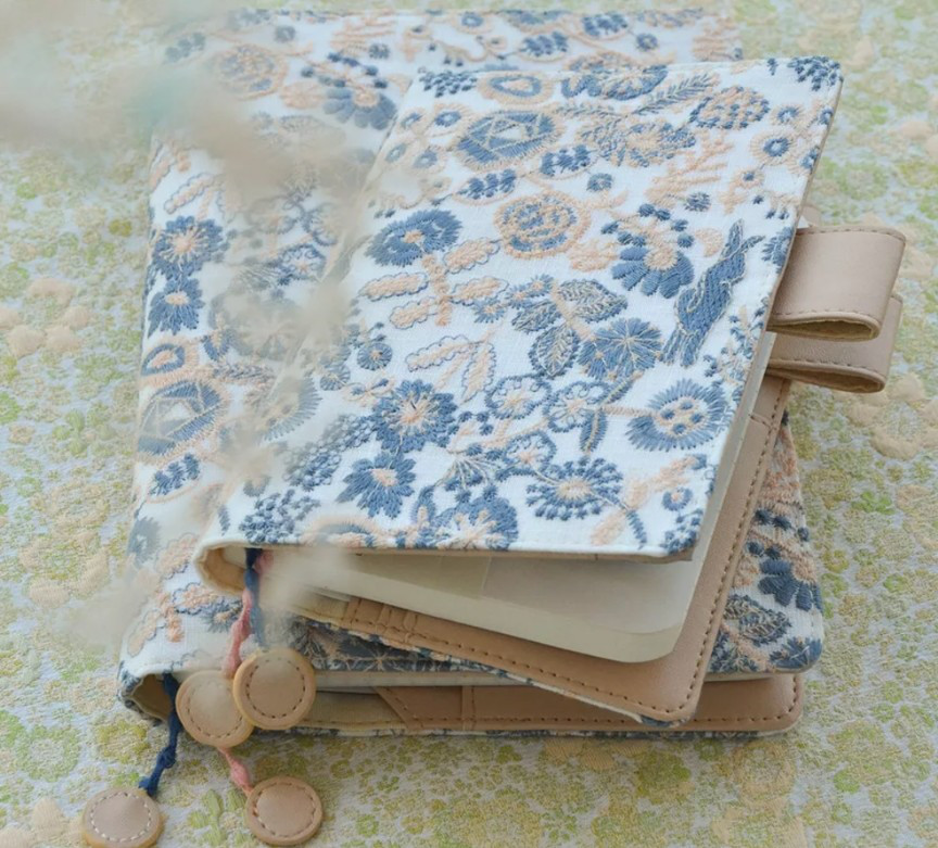 A6サイズ　　セレブレイト　手帳カバーケース　ミナペルホネン