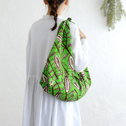 alinのあづま袋 L 65cm エコバッグに アフリカンバティックあずま袋 マチ付き （カカオ/グリーン） 3枚目の画像