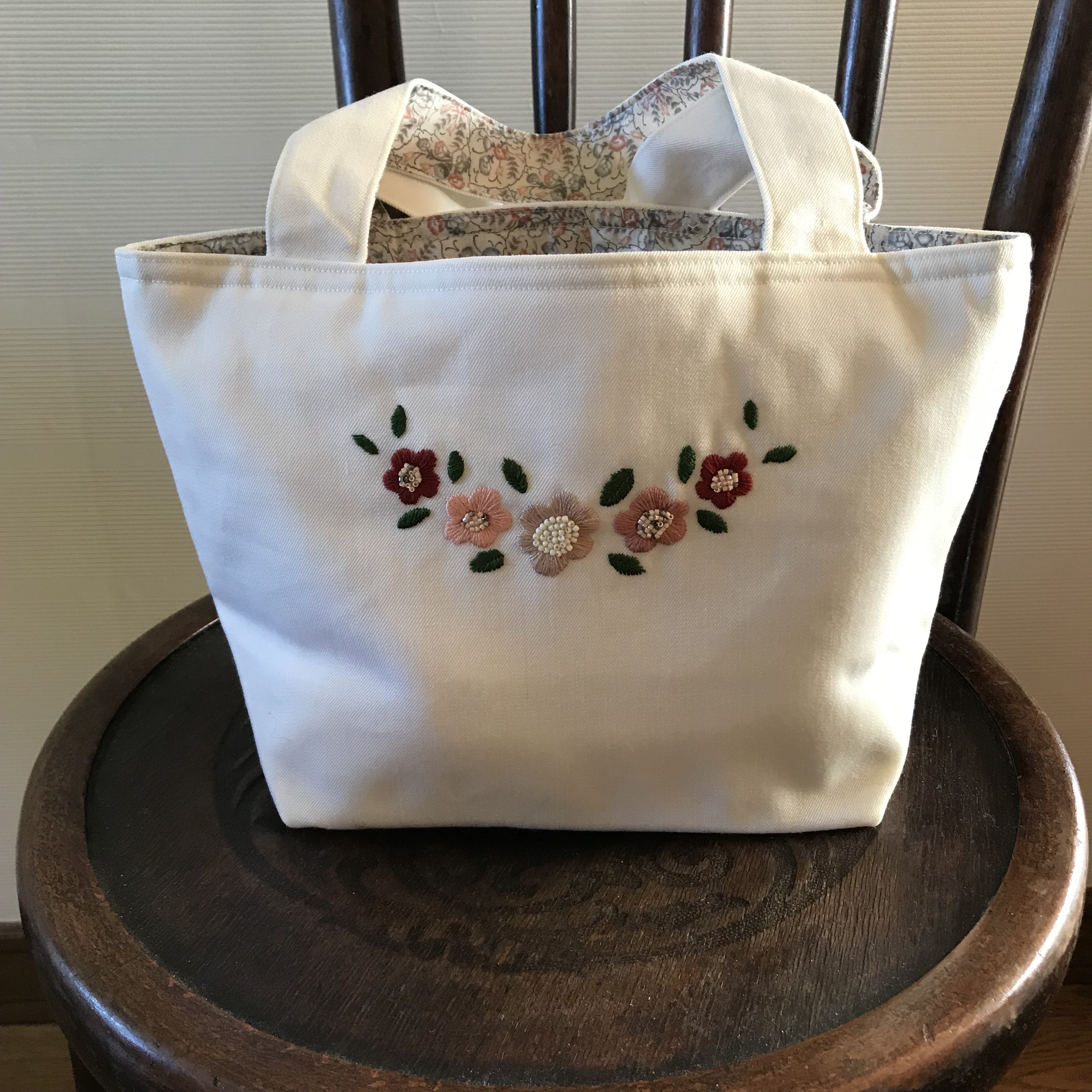 花とビーズ刺繍のトートバッグ バッグ 刺繍 ミニサイズ ランチバッグ