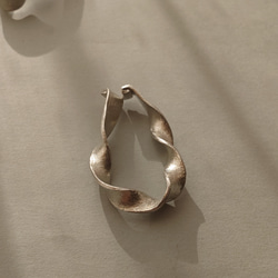 【shinARin】「ウェーブ」錫の片手で付けられる くねくねイヤーカフ　痛くないイヤリング　バリアフリー　 12枚目の画像