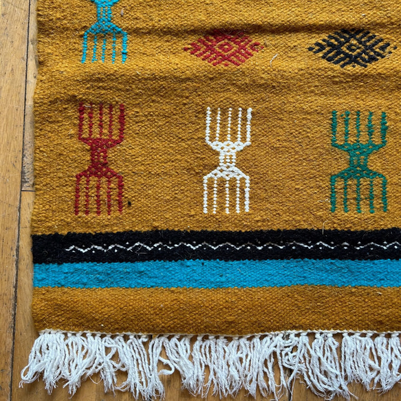 キリム手織りの玄関マット＊小さなダイヤ柄が真ん中で華やかに　チュニジアの文様を織り込んで　ガフサ71 5枚目の画像