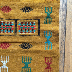 キリム手織りの玄関マット＊小さなダイヤ柄が真ん中で華やかに　チュニジアの文様を織り込んで　ガフサ71 3枚目の画像