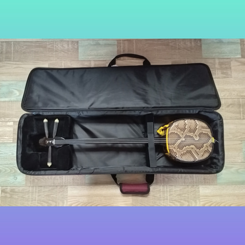 【中古】三線　セミハードケース　あずき　オマケつき　沖縄　楽器　ケースのみ 中古】三線 セミハードケース あずき オマケつき 沖縄 楽器 ケースのみ