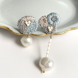 261◇花輪◇刺繍ピアス.刺繍イヤリング.刺繍アクセサリー.くすみ色 