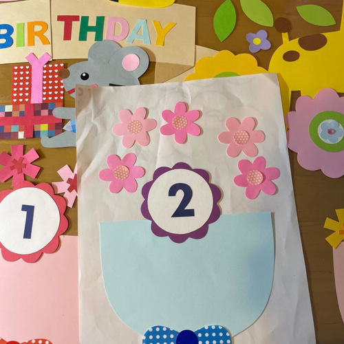 壁面飾り ハッピーフラワーお誕生日表 型紙 桃🍑 通販 15149218