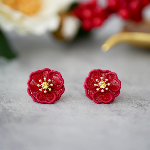 特集掲載】赤椿ピアス/イヤリング (受注生産/オーガンジー刺繍