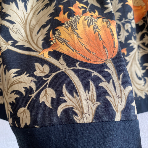 【新品】ＬＬサイズ　ウィリアム・モリス　フレアスカート　ネイビー　花柄 新品】LLサイズ ウィリアム・モリス フレアスカート ネイビー 花柄