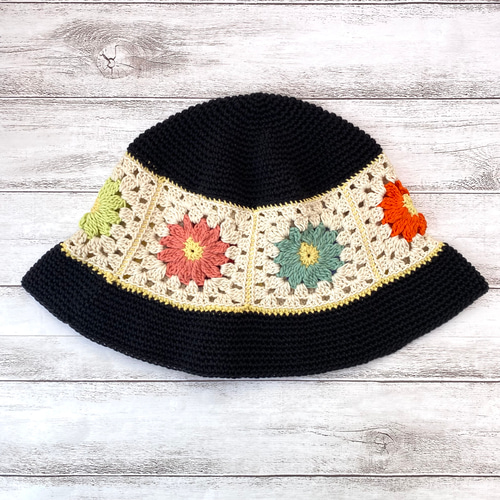 NO.3122066】ハンドメイド グラニースクエア ハット クロシェ NO.3122066】ハンドメイド グラニースクエア ハット クロシェ