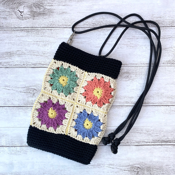 NO.3122067】ハンドメイド モチーフ編み サコッシュ グラニースクエア