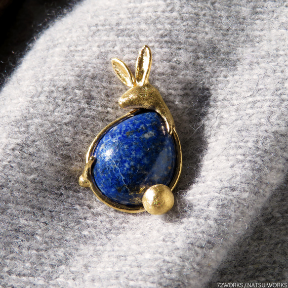 うさぎのラピス ブローチ / Lapis Lazuli Rabbit Brooch 1枚目の画像