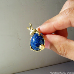 うさぎのラピス ブローチ / Lapis Lazuli Rabbit Brooch 5枚目の画像