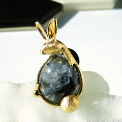 うさぎのトルマリン ブローチ / Black Tourmaline Rabbit Brooch 3枚目の画像