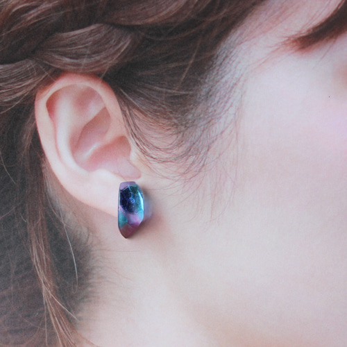 【新作】幻想的な蝶々香水瓶ピアス　イヤリング（blue.black） 宇宙」ガラスピアスorイヤリング - ガラスアクセサリー