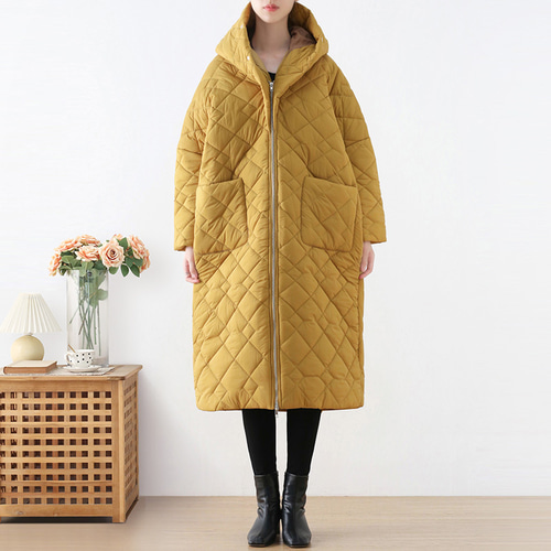 ステッチの表現がユニークな印象☆ファー付きキルティングコート