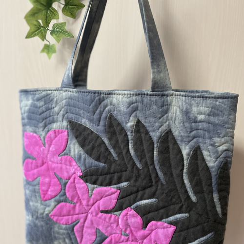 ハワイアンキルト◆トートバッグ◆プルメリア、バラ◆ハンドメイド 再販)ハワイアンキルト🌺プルメリアのトートバック(マロンベージュR