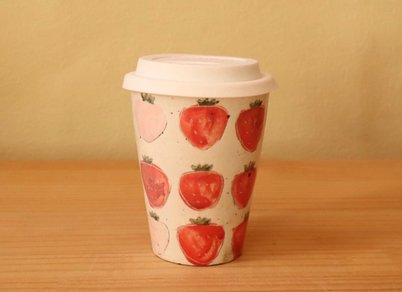 粉引き赤とピンクのイチゴのトールカップ 1枚目の画像