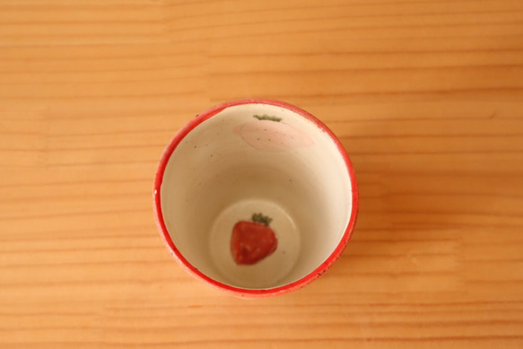 粉引き赤とピンクのイチゴのトールカップ 4枚目の画像