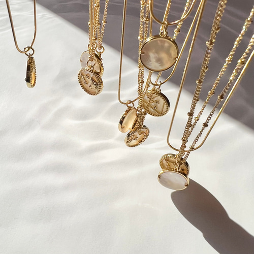 おとめ座〉星座シェル コインネックレス 18KGPサージカルステンレス