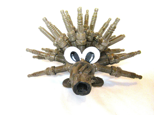車の部品等で作ったハリネズミ（Recycle car parts Hedgehog)
