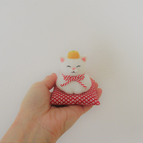 ハンドメイド羊毛フェルト子猫首輪座布団クラフトバンド小物入れ他クリスマスおまけ hm441-650ue.jpg