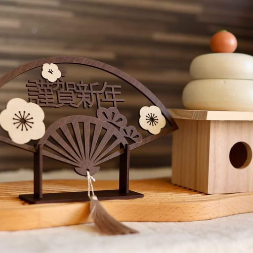 3色 木製 扇子 謹賀新年 台座付き 正月飾り 飾り お正月 雑貨・その他