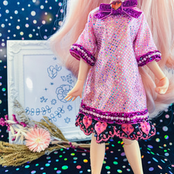 可愛いドールのキラキラドレス　オール手縫い　リカちゃん・ネオブライスサイズ　人形服　アウトフィット　送料無料 3枚目の画像