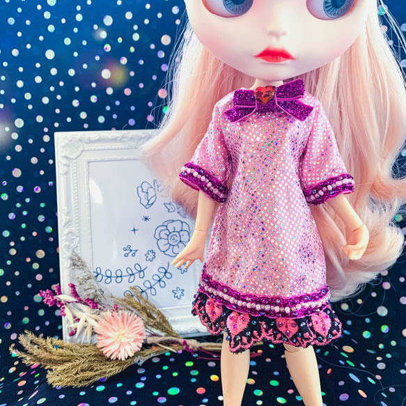 可愛いドールのキラキラドレス　オール手縫い　リカちゃん・ネオブライスサイズ　人形服　アウトフィット　送料無料 2枚目の画像