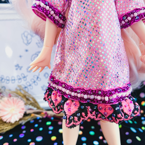 可愛いドールのキラキラドレス　オール手縫い　リカちゃん・ネオブライスサイズ　人形服　アウトフィット　送料無料 4枚目の画像