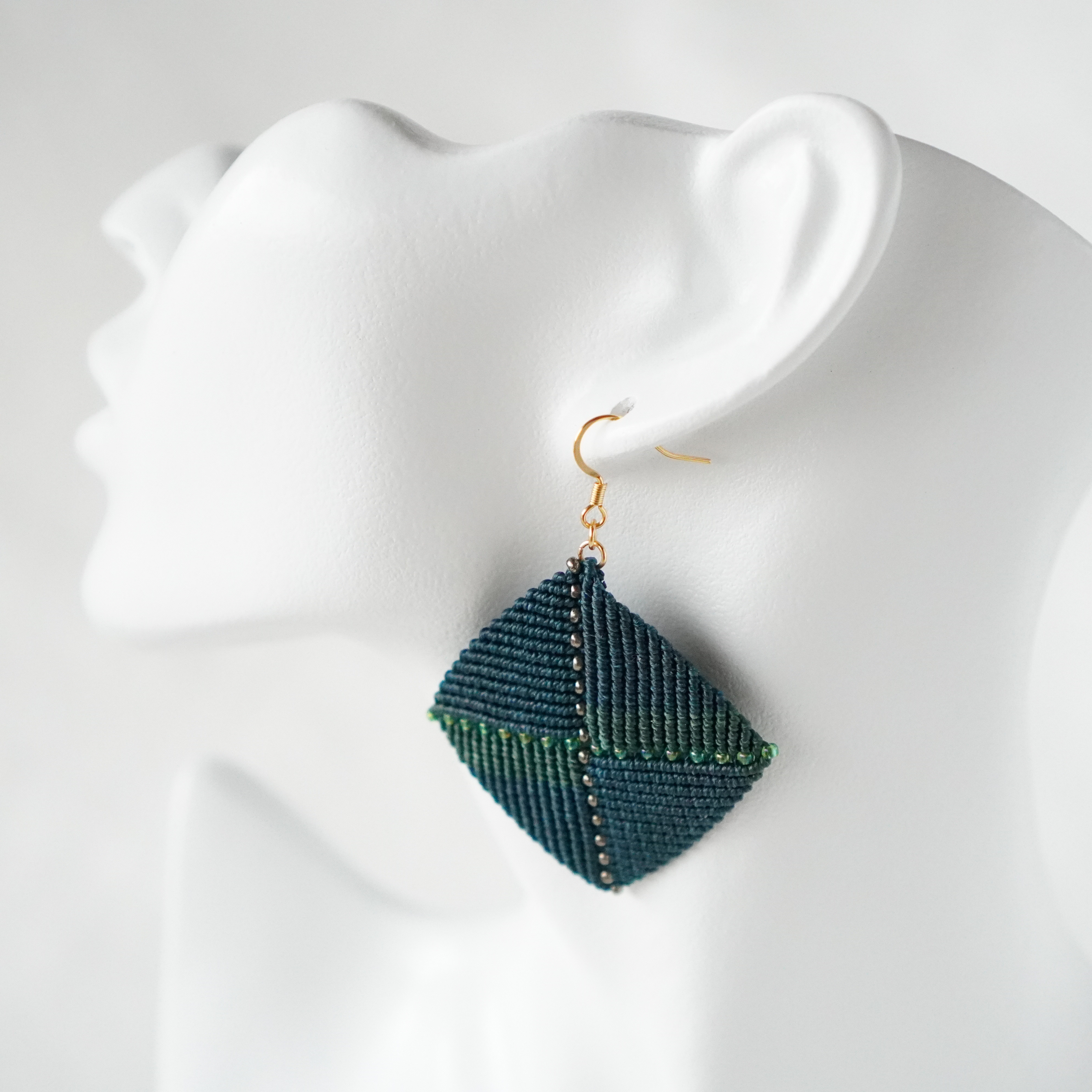 マクラメピアス 大ぶり (グリーン×グリーン)